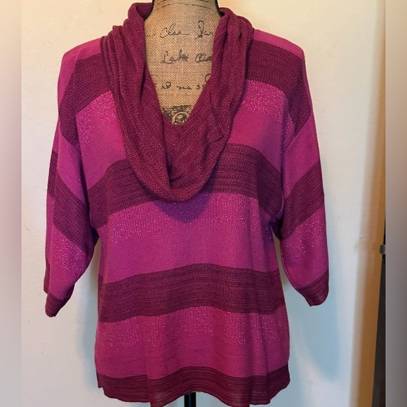 Pretty sweater - Picture 1 of 4